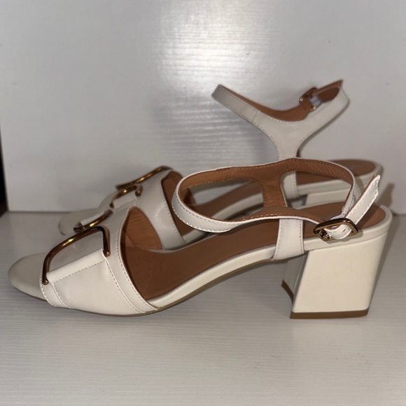 Womens Italian leather Sandals block heel| Gold Accent buckles.like new Size 10 - Picture 5 of 9